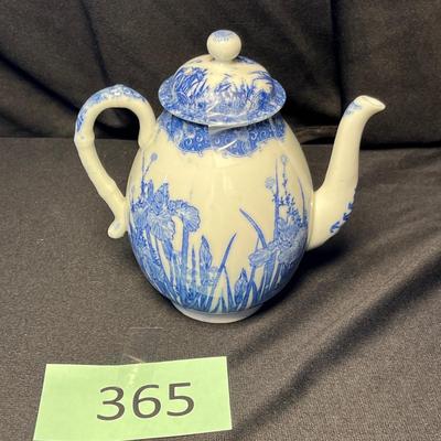 Oriental Blue & White mini teapot