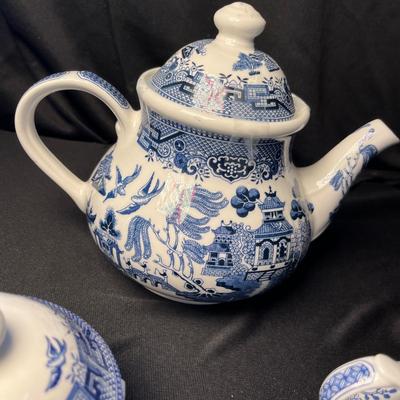 Churchill Blue Willow Tea set