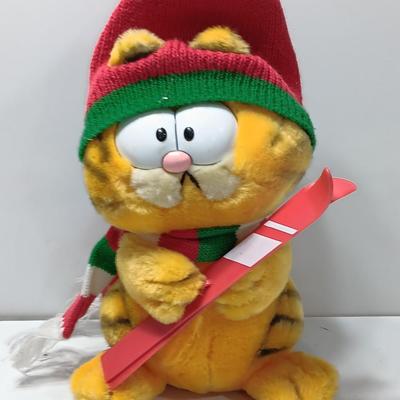 Vintage 1981 Dakin Garfield & Company Skier Winter Skiing 9" Plush