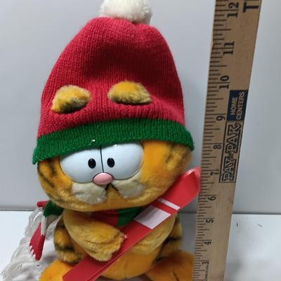 Vintage 1981 Dakin Garfield & Company Skier Winter Skiing 9" Plush