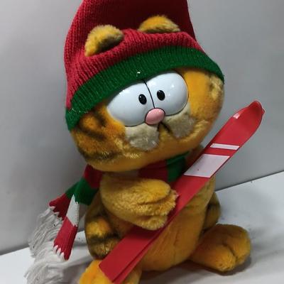 Vintage 1981 Dakin Garfield & Company Skier Winter Skiing 9" Plush