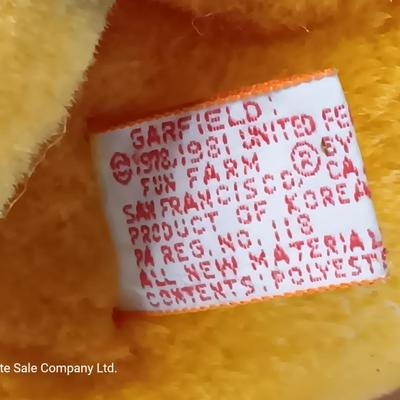 Vintage 1981 Dakin Garfield & Company Skier Winter Skiing 9" Plush