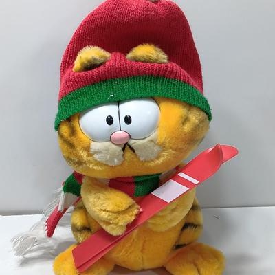 Vintage 1981 Dakin Garfield & Company Skier Winter Skiing 9" Plush