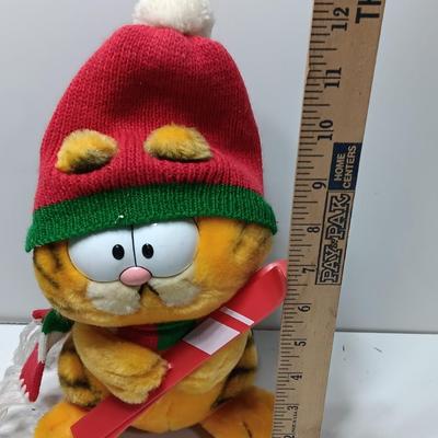 Vintage 1981 Dakin Garfield & Company Skier Winter Skiing 9" Plush