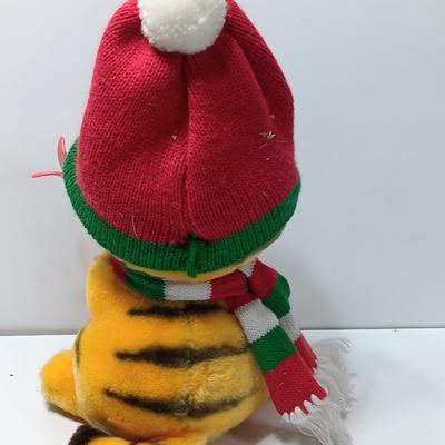 Vintage 1981 Dakin Garfield & Company Skier Winter Skiing 9" Plush