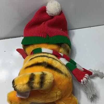 Vintage 1981 Dakin Garfield & Company Skier Winter Skiing 9" Plush