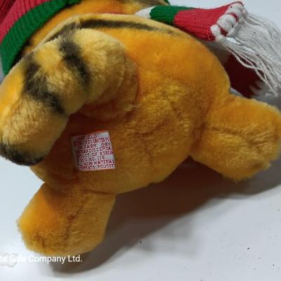 Vintage 1981 Dakin Garfield & Company Skier Winter Skiing 9" Plush