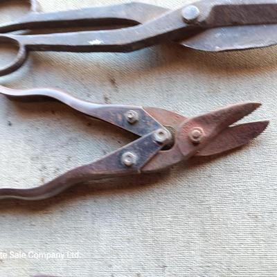 Three pairs of vintage sheers / snips metal scissors