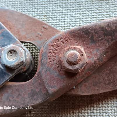 Three pairs of vintage sheers / snips metal scissors