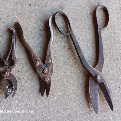 Three pairs of vintage sheers / snips metal scissors