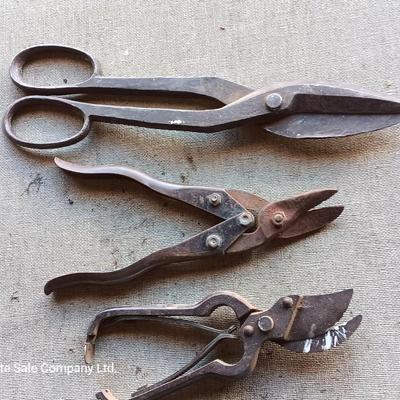 Three pairs of vintage sheers / snips metal scissors