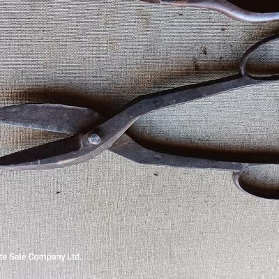 Three pairs of vintage sheers / snips metal scissors
