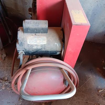 Sanborn Manufacturing Electric Air Compressor with hose