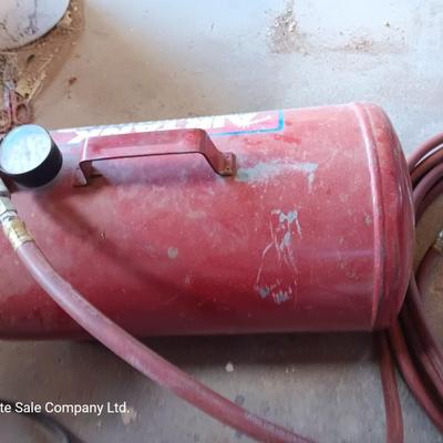 Midwest Products Portable Air Tank with air hose