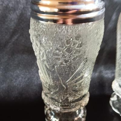 Like new Vintage Tiara Ponderosa Pine Needle & Pinecone Salt and Pepper Glass Shakers