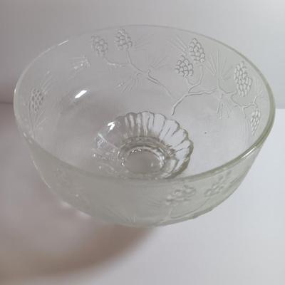 Tiara Exclusives Ponderosa Pine master salad bowl. Clear. Made for Tiara by Indiana Glass Company