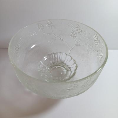 Tiara Exclusives Ponderosa Pine master salad bowl. Clear. Made for Tiara by Indiana Glass Company