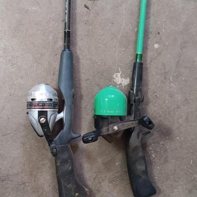 Two nice fishing poles with reels - Daiwa & Green unmarked pole