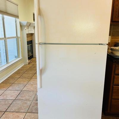 MAYTAG Refrigerator