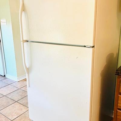 MAYTAG Refrigerator