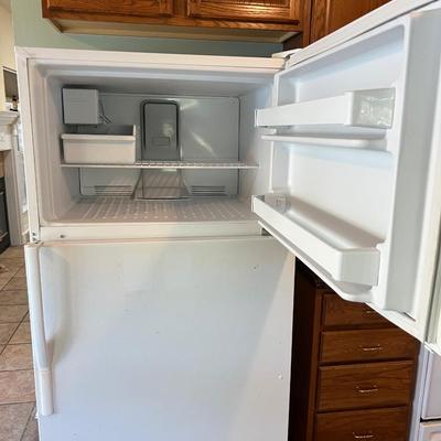 MAYTAG Refrigerator