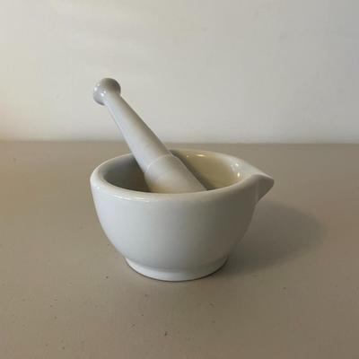 White Manual Spice Grinder - Mortar and Pestle