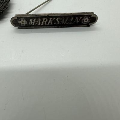 Misc Military Pins / Medals (lot 15)