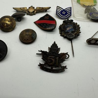 Misc Military Pins / Medals (lot 15)