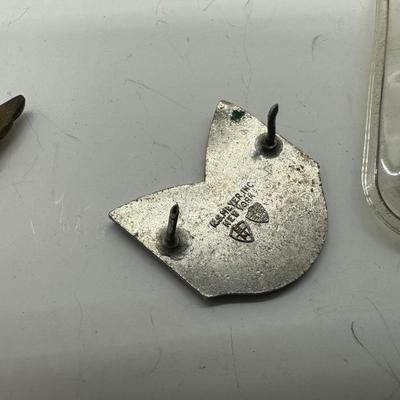 Misc Military Pins / Medals (lot 15)