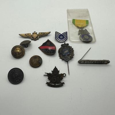 Misc Military Pins / Medals (lot 15)