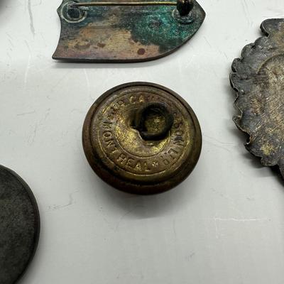 Misc Military Pins / Medals (lot 15)