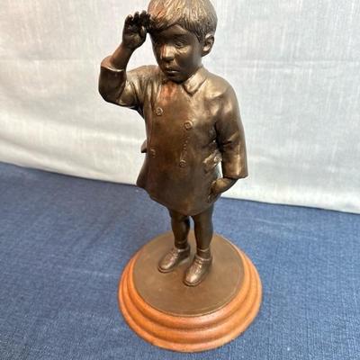 Lot 12 Resin statue, John Kennedy, Junior, saluting