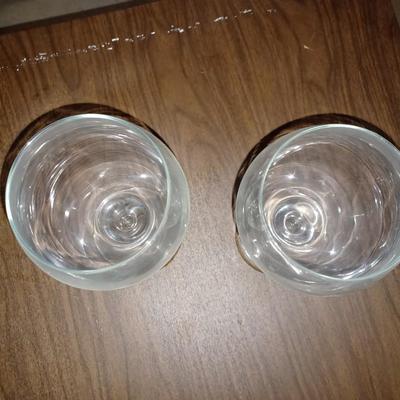 2 red wine glasses