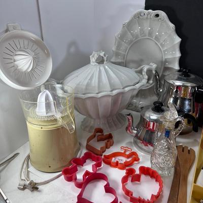 Vintage Kitchenware and ceramic collectibles
