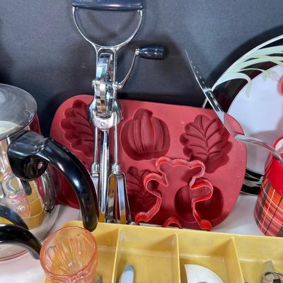 Vintage Kitchenware and ceramic collectibles