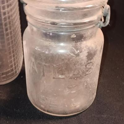 Four Antique jars Zinc lid -