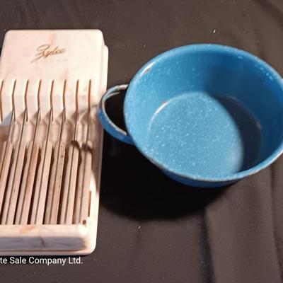 Blue enamelware dish with a set of vintage Zylco Freeze knives in a hanging bakelite case