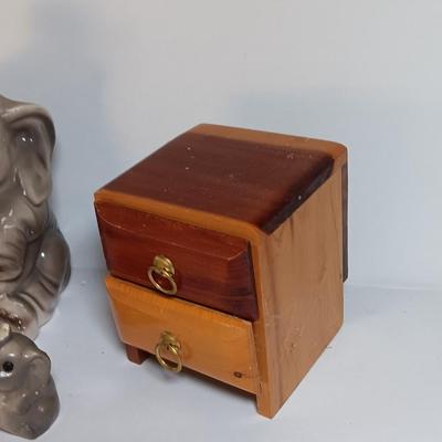 Vintage Riess elephant with babies on a chain and a cedar jewelry box from Glen Echo resort