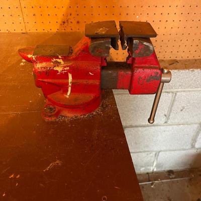 Workbench With Vise (G1-MG)