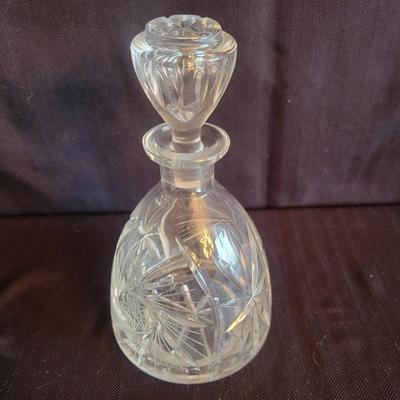 Crystal Vases and a Glass Decanter (DR-DW)