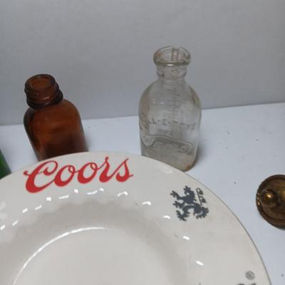 Collection of small collectible items - Vintage Kent knife - coors ashtray - and more trinkets
