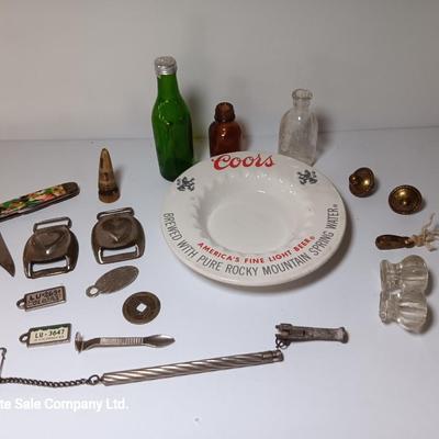 Collection of small collectible items - Vintage Kent knife - coors ashtray - and more trinkets