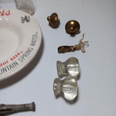 Collection of small collectible items - Vintage Kent knife - coors ashtray - and more trinkets