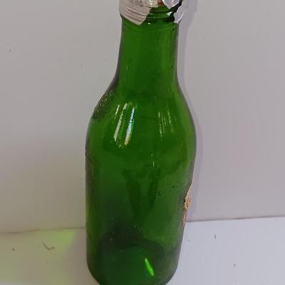 Collection of small collectible items - Vintage Kent knife - coors ashtray - and more trinkets