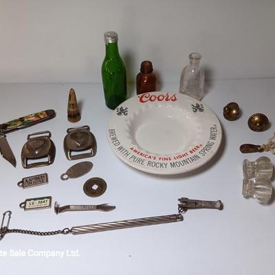 Collection of small collectible items - Vintage Kent knife - coors ashtray - and more trinkets