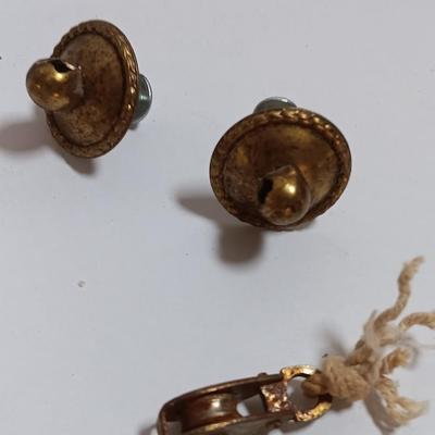 Collection of small collectible items - Vintage Kent knife - coors ashtray - and more trinkets