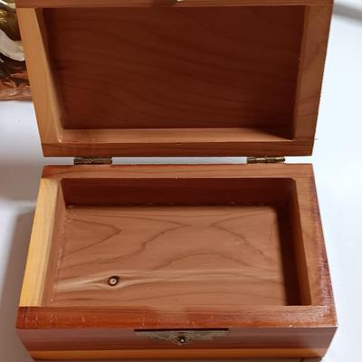 MAN CAVE Vintage Norcrest English setter with pheasant - cedar box from Glen Echo and a new pocketknife