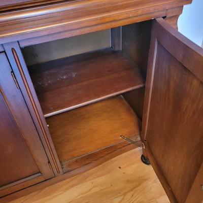China Cabinet and Hutch (DR-DW)