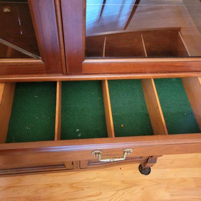 China Cabinet and Hutch (DR-DW)