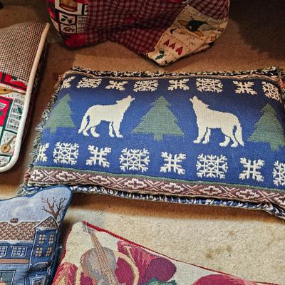 Large Collection of Christmas Pillows, Rugs, Mats, Quilts & More  (S1-JS)